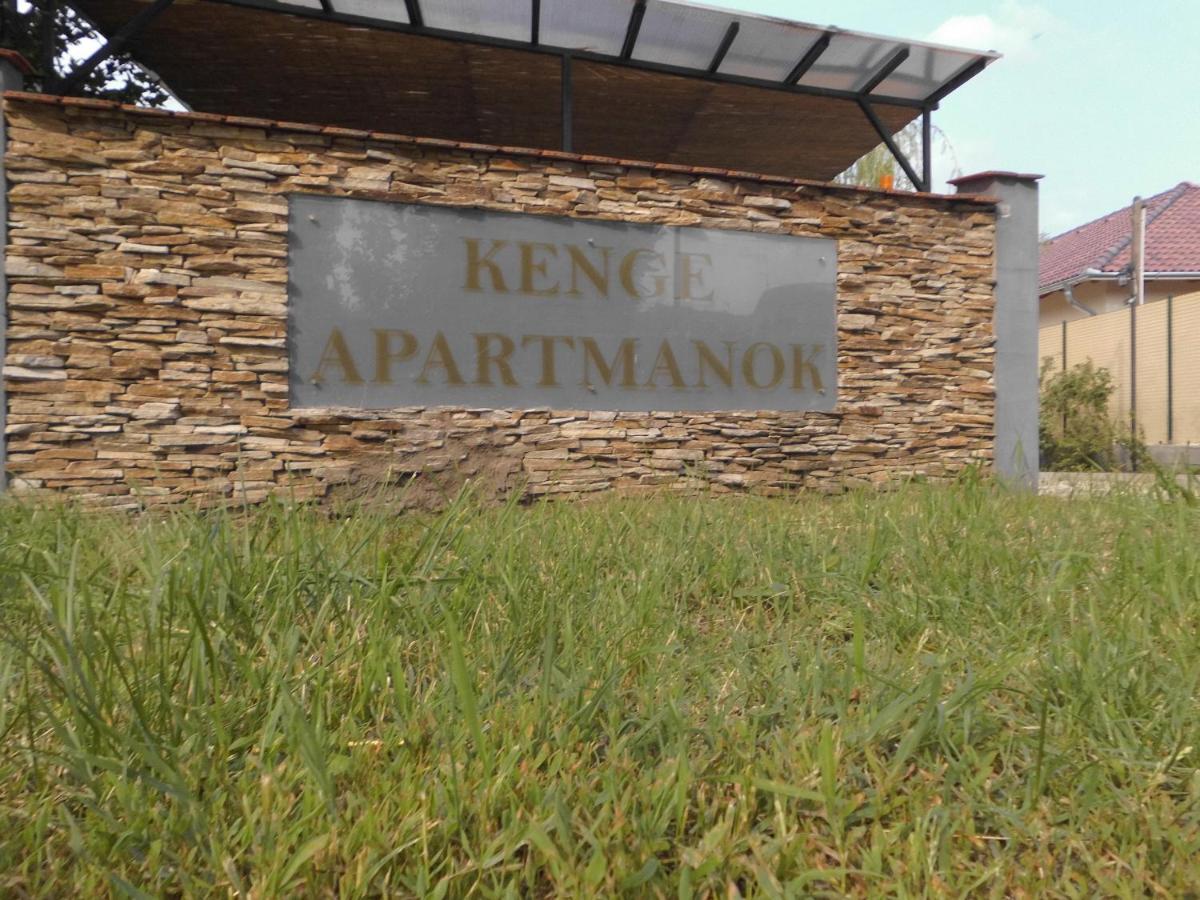 Kenge Apartmanok Balatonszárszó 外观 照片
